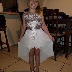 Meet your Posher, Abigail